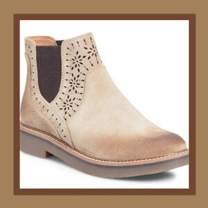 COMFORTIVA RAYA CHELSEA BOOTS